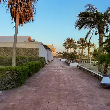 Moses Bay Hotel
